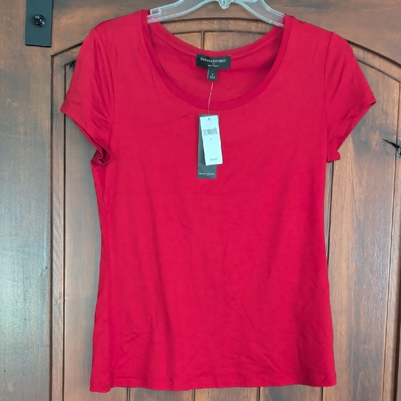 Banana Republic Tops - Banana Republic Women’s Bright Red Scoop Neck Short Sleeve Tee